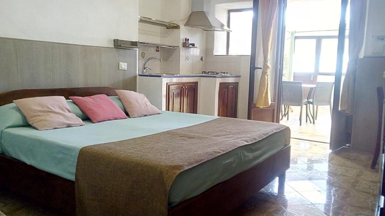 B&B Casa Frank Стромболи Екстериор снимка
